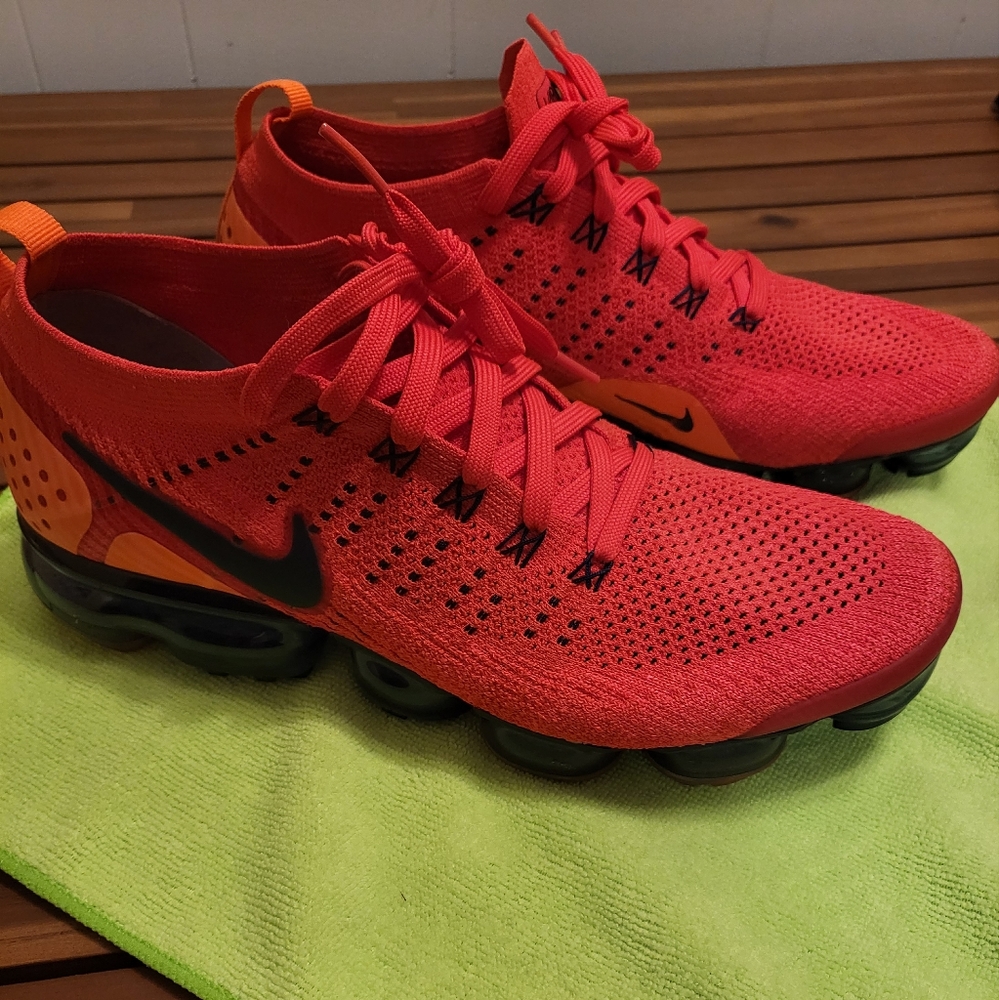 Nike flyknit. Rare! Mens size 10.5 and only worn once!!!!